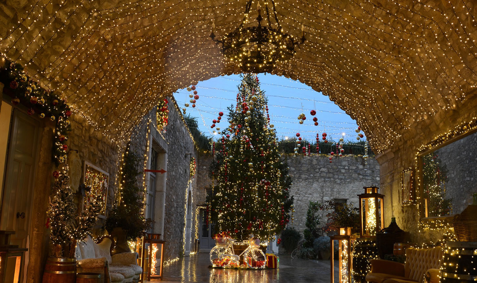 Castillo Ettore decorado para Navidad