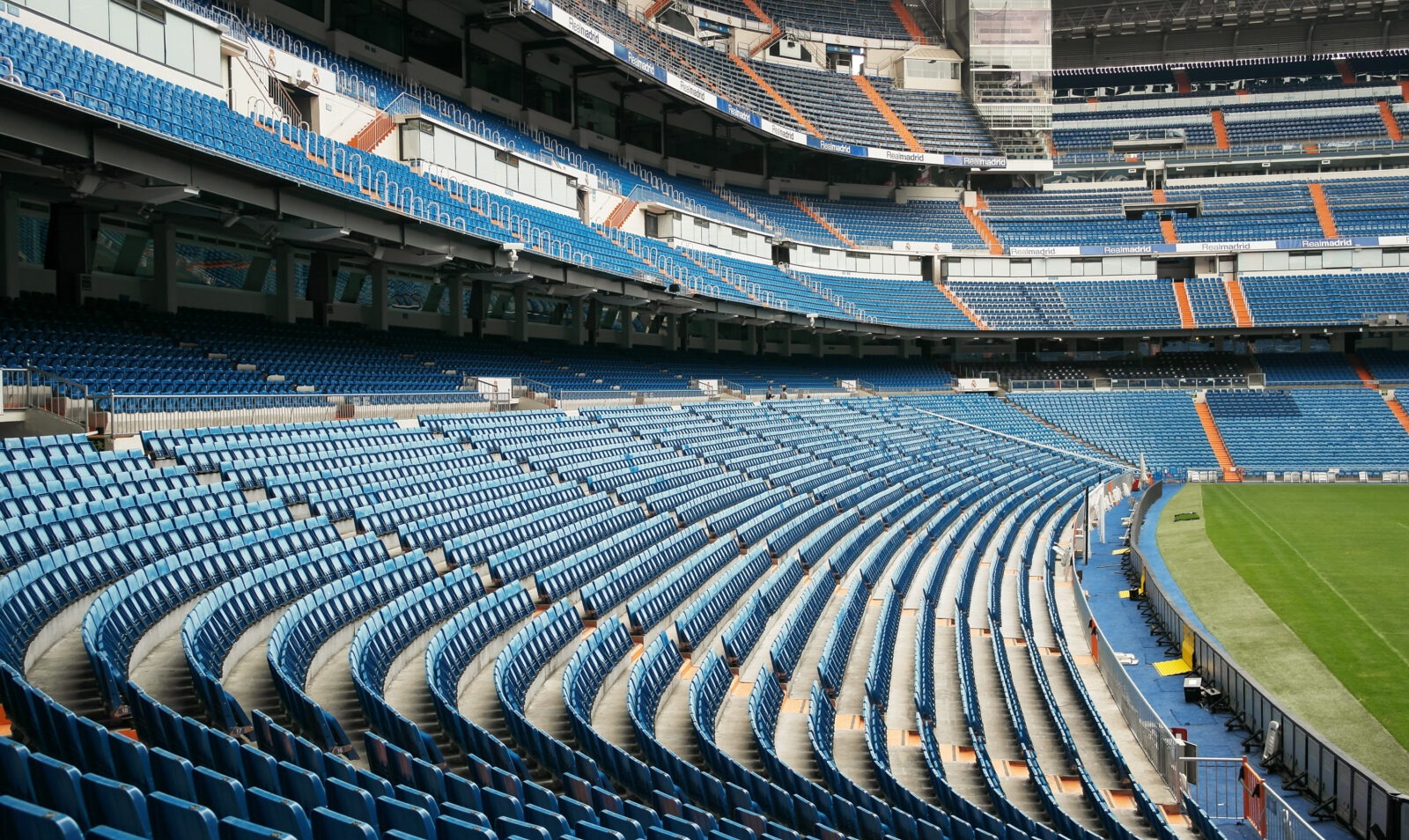 Estadio de fútbol vacío