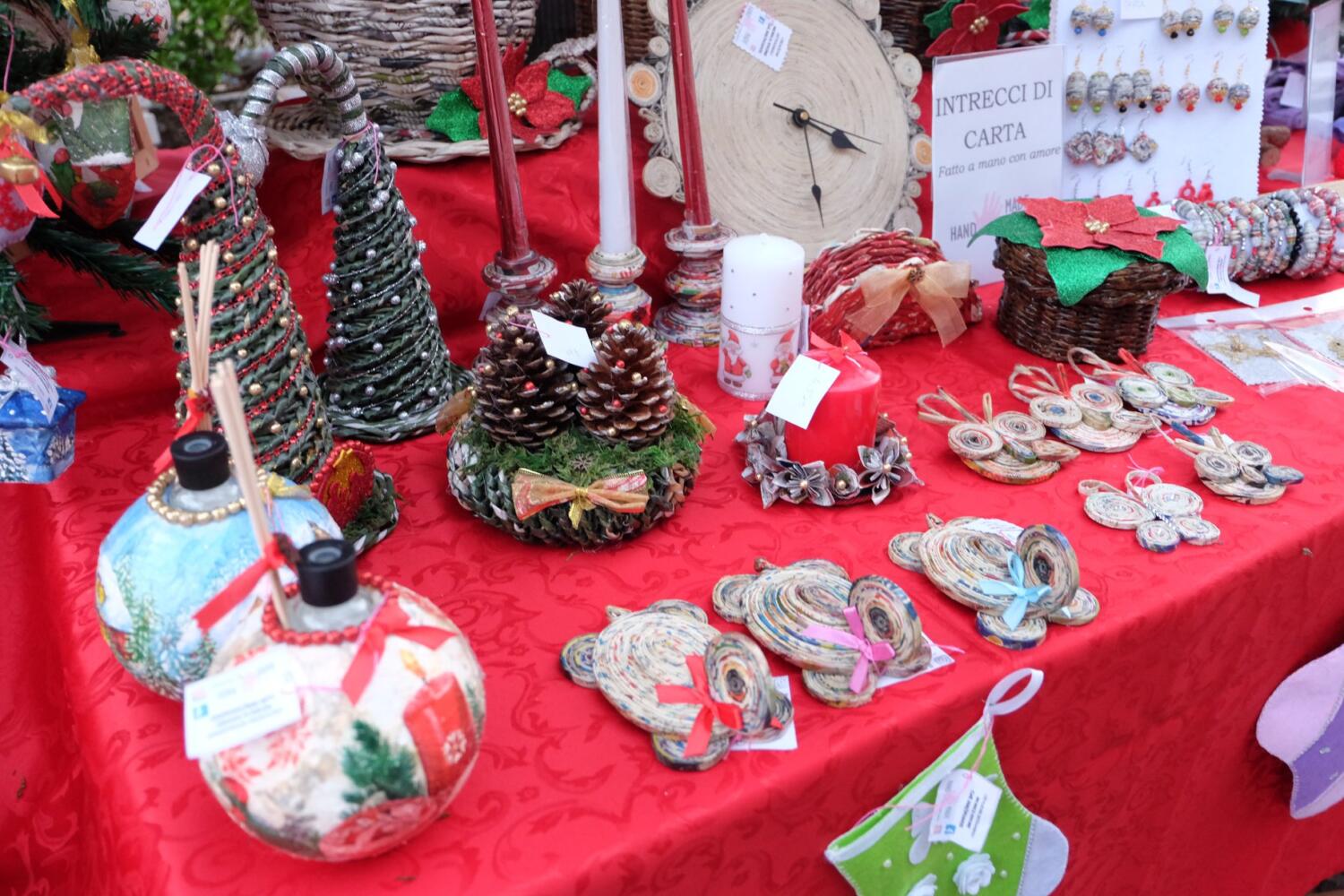 Christmas market in Caposele with the largest tree in Europe. Food ...