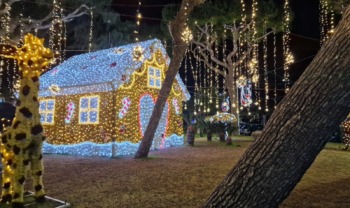 Luces navideñas en Bacoli 2023.