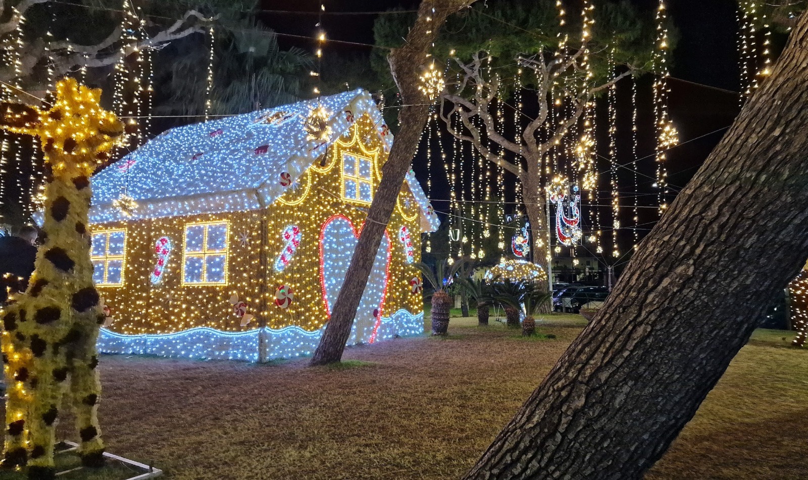 Weihnachtsbeleuchtung in Bacoli 2023.