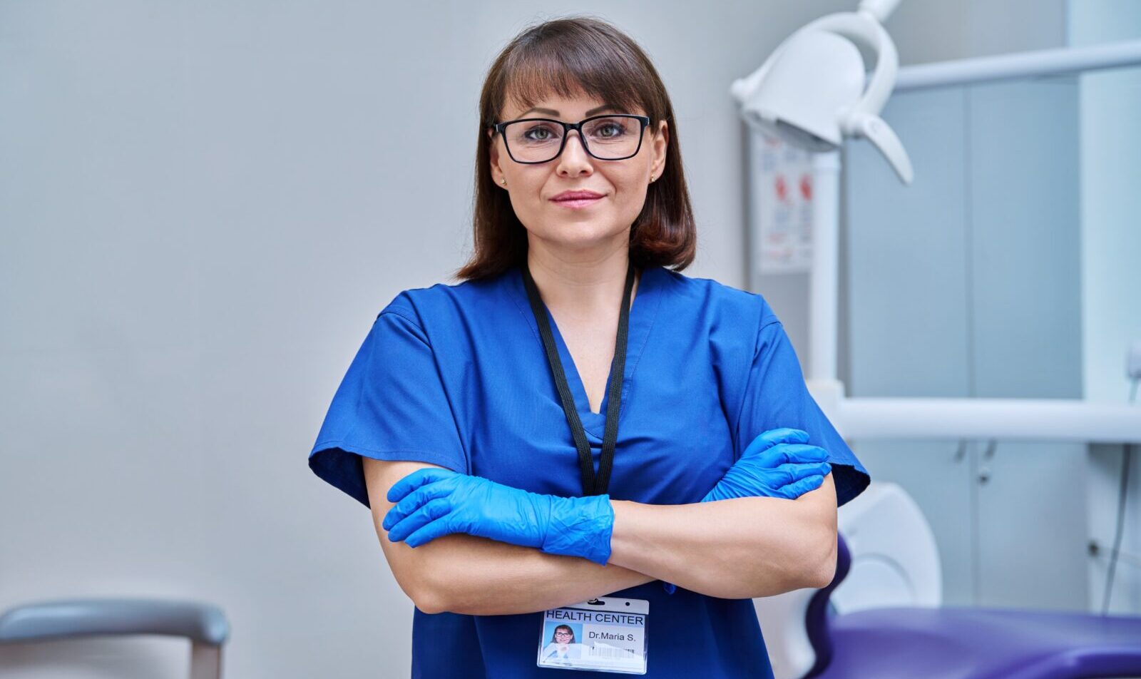 Retrato de uma médica dentista no consultório