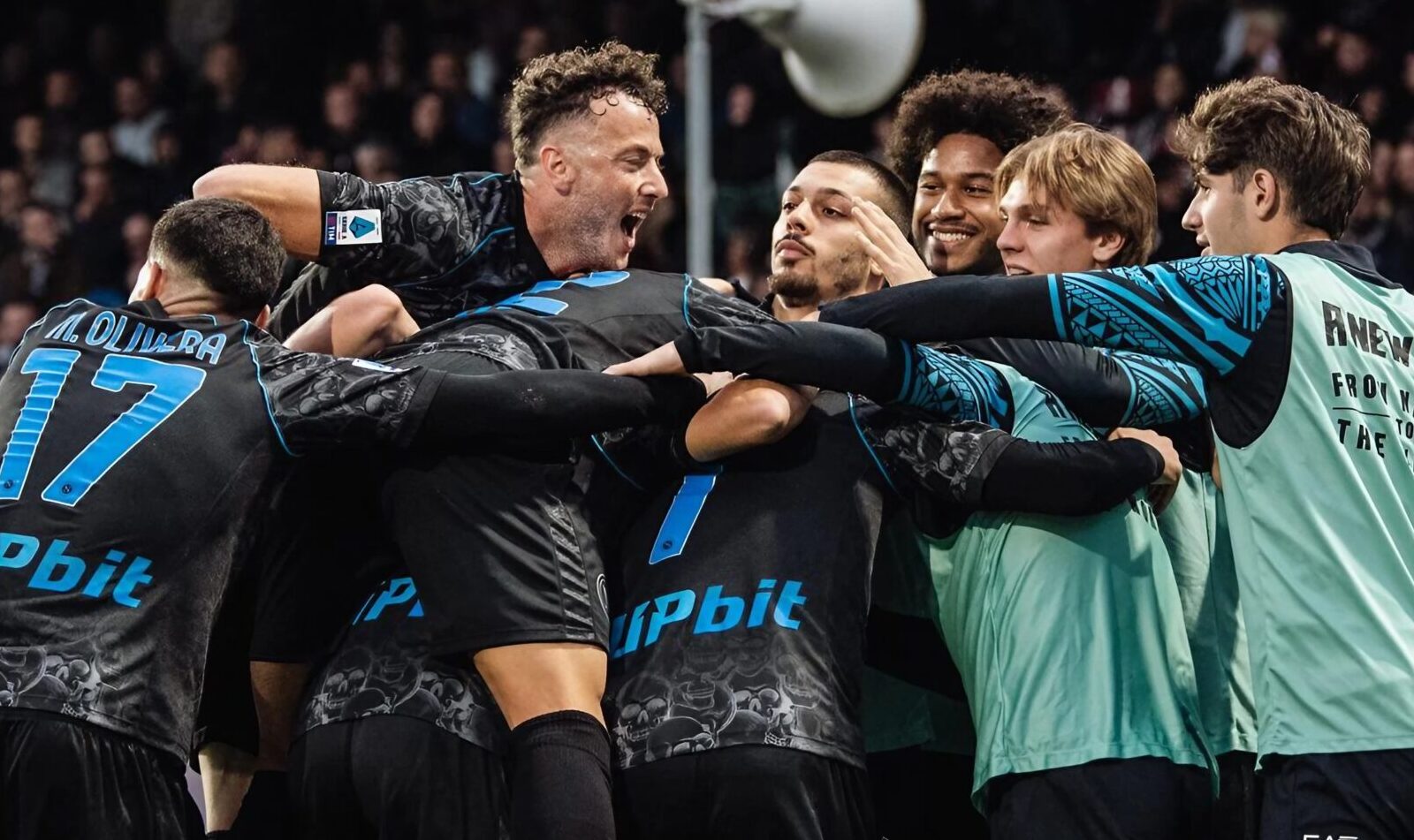 Los futbolistas del SSC Napoli se alegran por la victoria