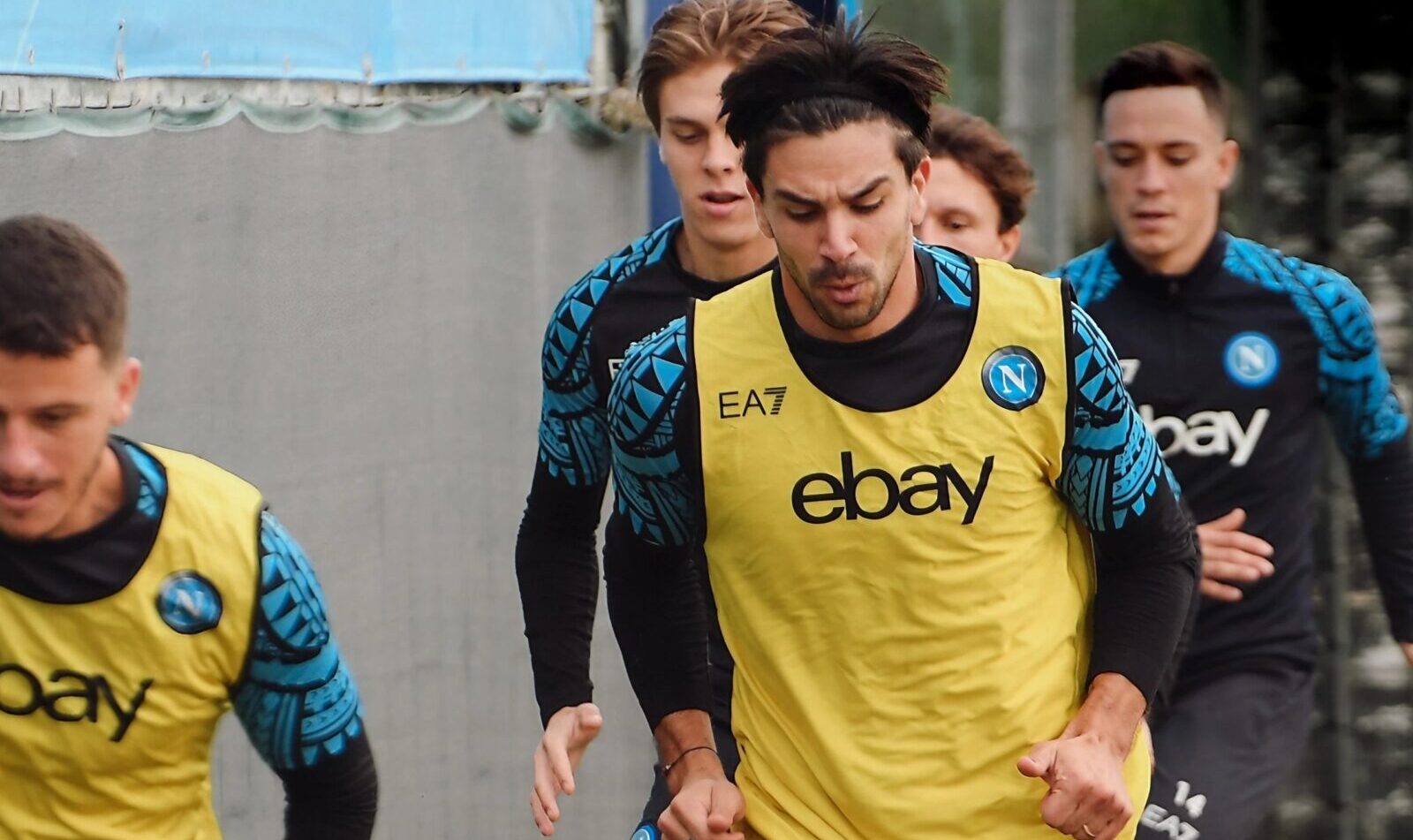 Los jugadores de Simeone y del SSC Napoli entrenando