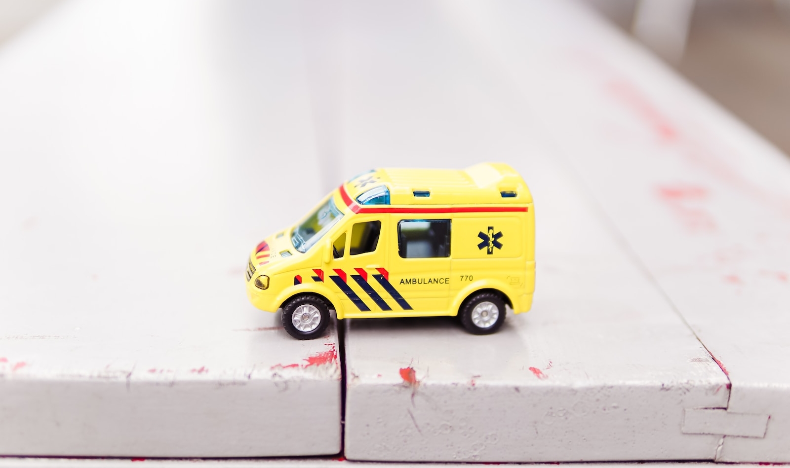 Spielzeug-Krankenwagen