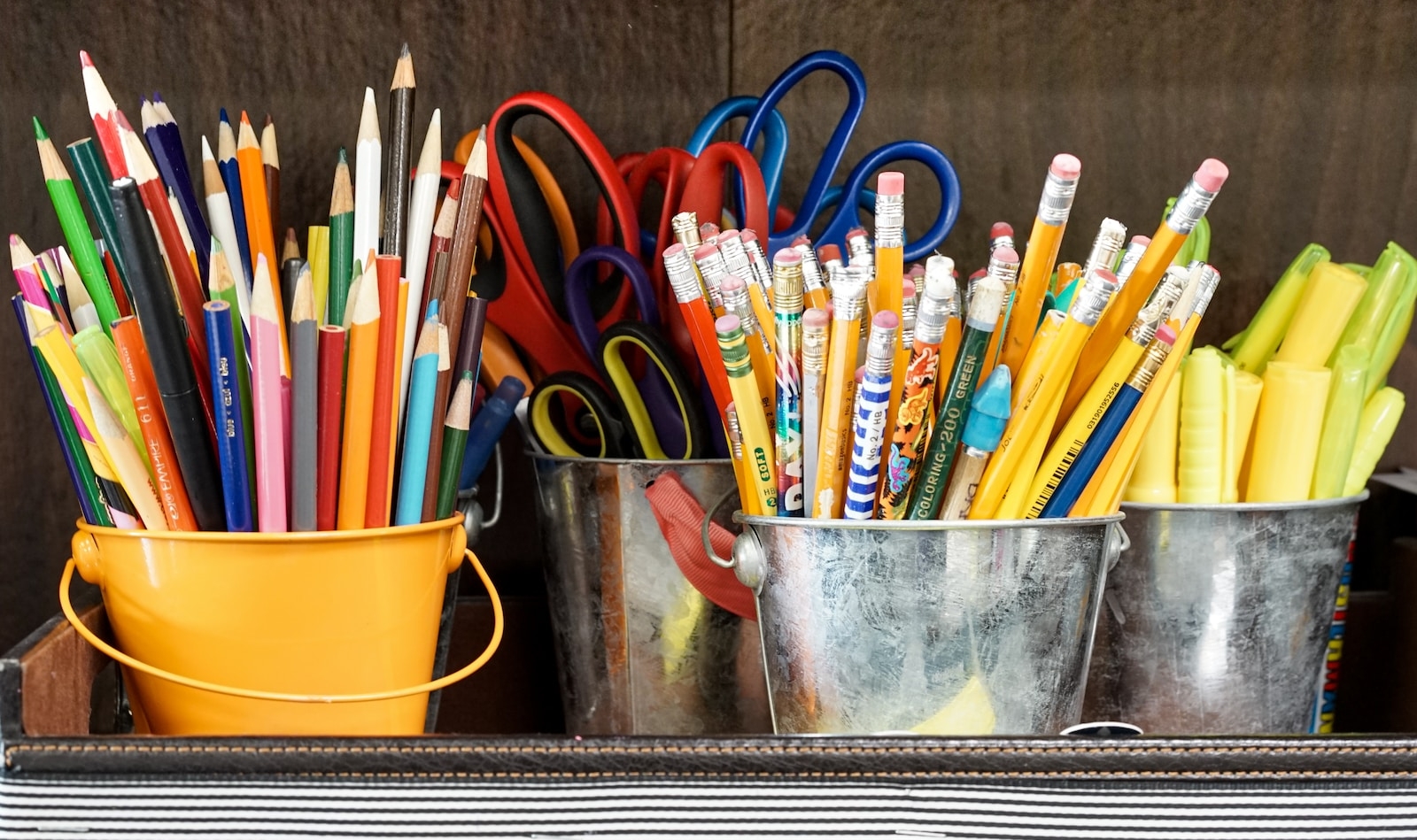 crayones y lápices escolares