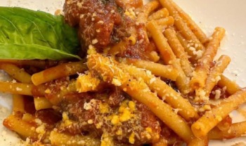 Ziti com ragu napolitano