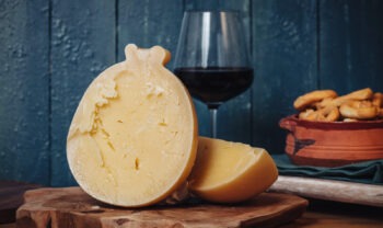 caciocavallo y vino