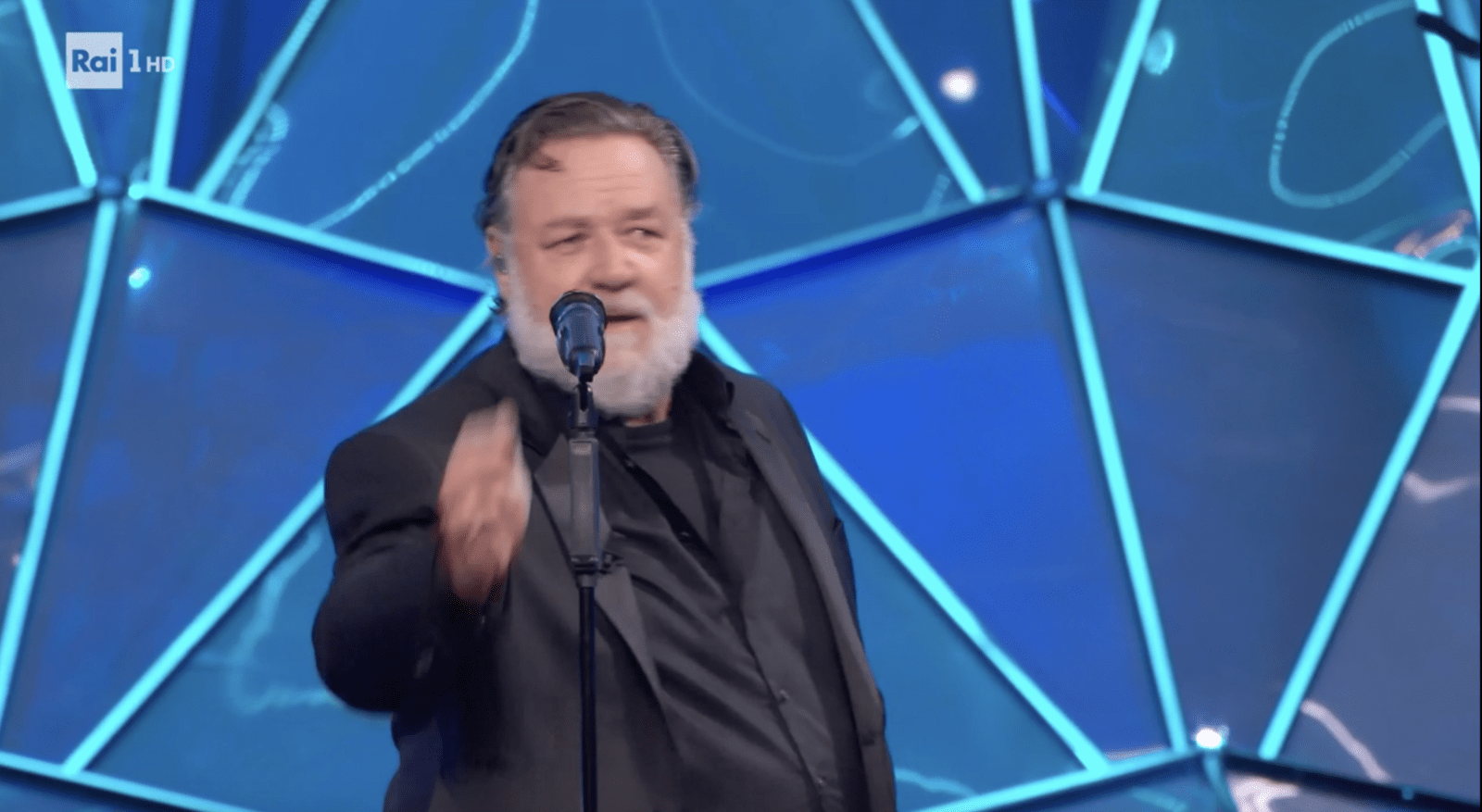 Russel Crowe, when and where will he sing in Pompeii?