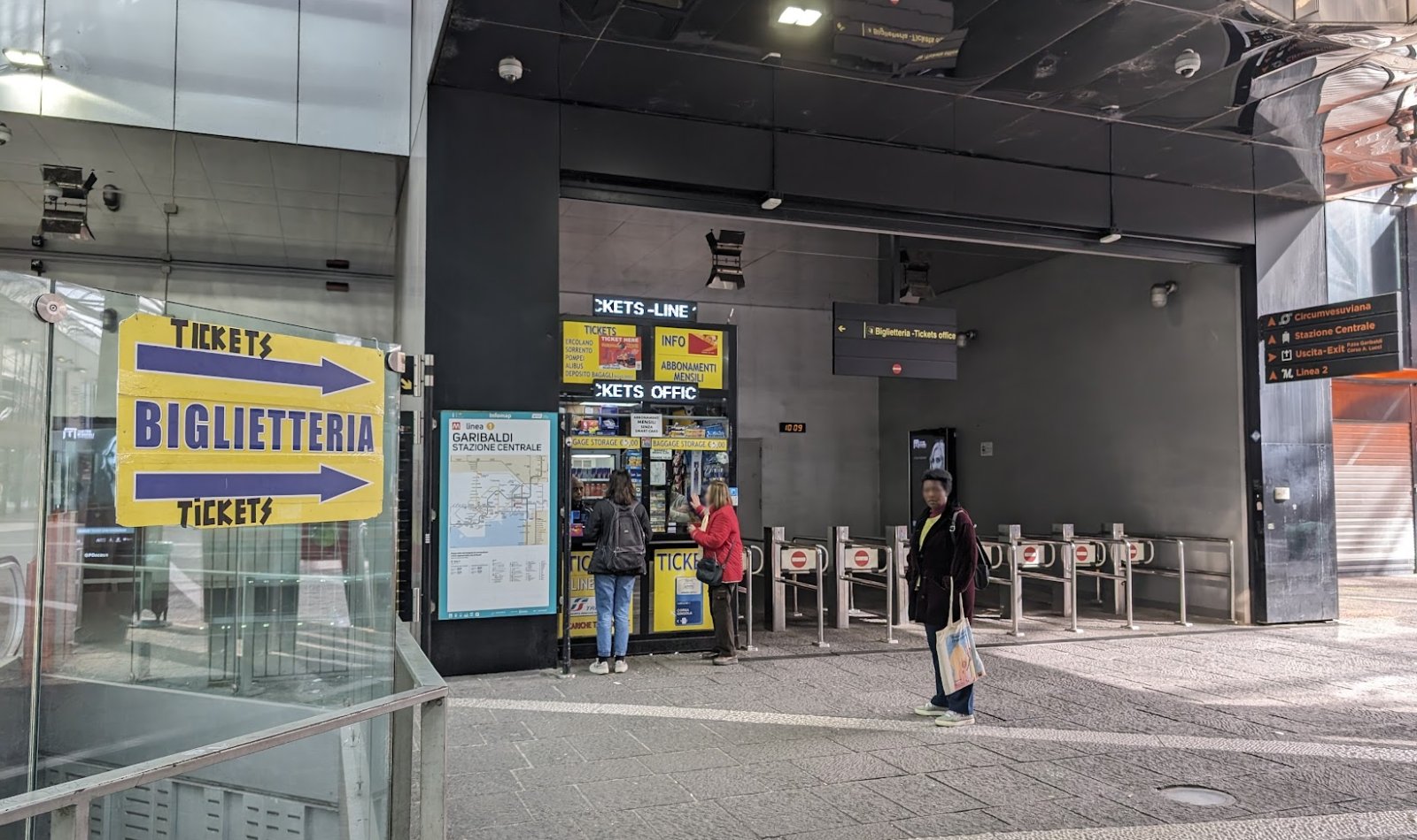 Billetterie de la ligne 1 du métro de Naples