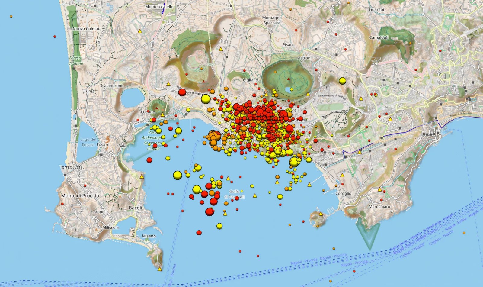 Campi Flegrei 的地震群