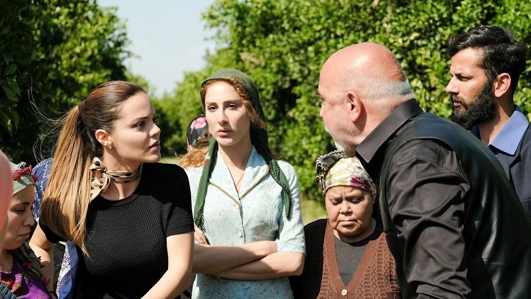 Zuleyha and Colak among the laborers in the Bitter Land