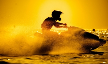 2024 年摩托艇大奖赛，那不勒斯海滨的比赛