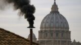 Conclave, a che ora fanno le fumate e dove vederle