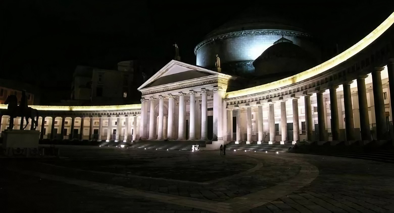 Piazza del Plebiscito notturna