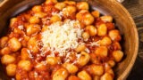 Sagra di Liberi 2025 con gnocchi al forno, musica e festa in piazza