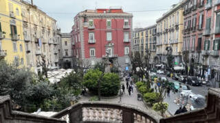 Movida Napoli, stretta su piazza Bellini, nuovi orari e multe fino a 20mila euro