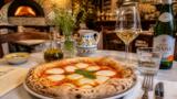 Prenotare un ristorante a Napoli: app, orari e galateo