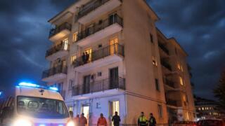 Terremoto a Napoli, uomo si lancia dal balcone: come sta