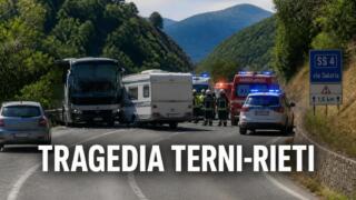 Tragedia sulla Terni-Rieti: cinque morti e cinque feriti nello scontro tra pullman, camper e due auto
