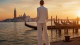 Caterina Balivo in total white a Venezia: lo smoking Saint Laurent e la complicità col marito Guido Maria Brera
