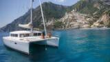 Elodie e Franceska Nuredini, vacanza in Costiera Amalfitana tra baci e catamarano: «Fuga finita»