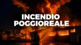 Incendio a Poggioreale: capannoni in fiamme e nube nera su Napoli