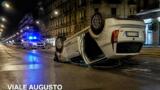 Napoli, incidente a Fuorigrotta: taxi si ribalta in viale Augusto, ferito il conducente