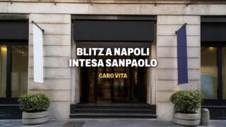 Blitz da Intesa Sanpaolo a Napoli, attivisti in maschera